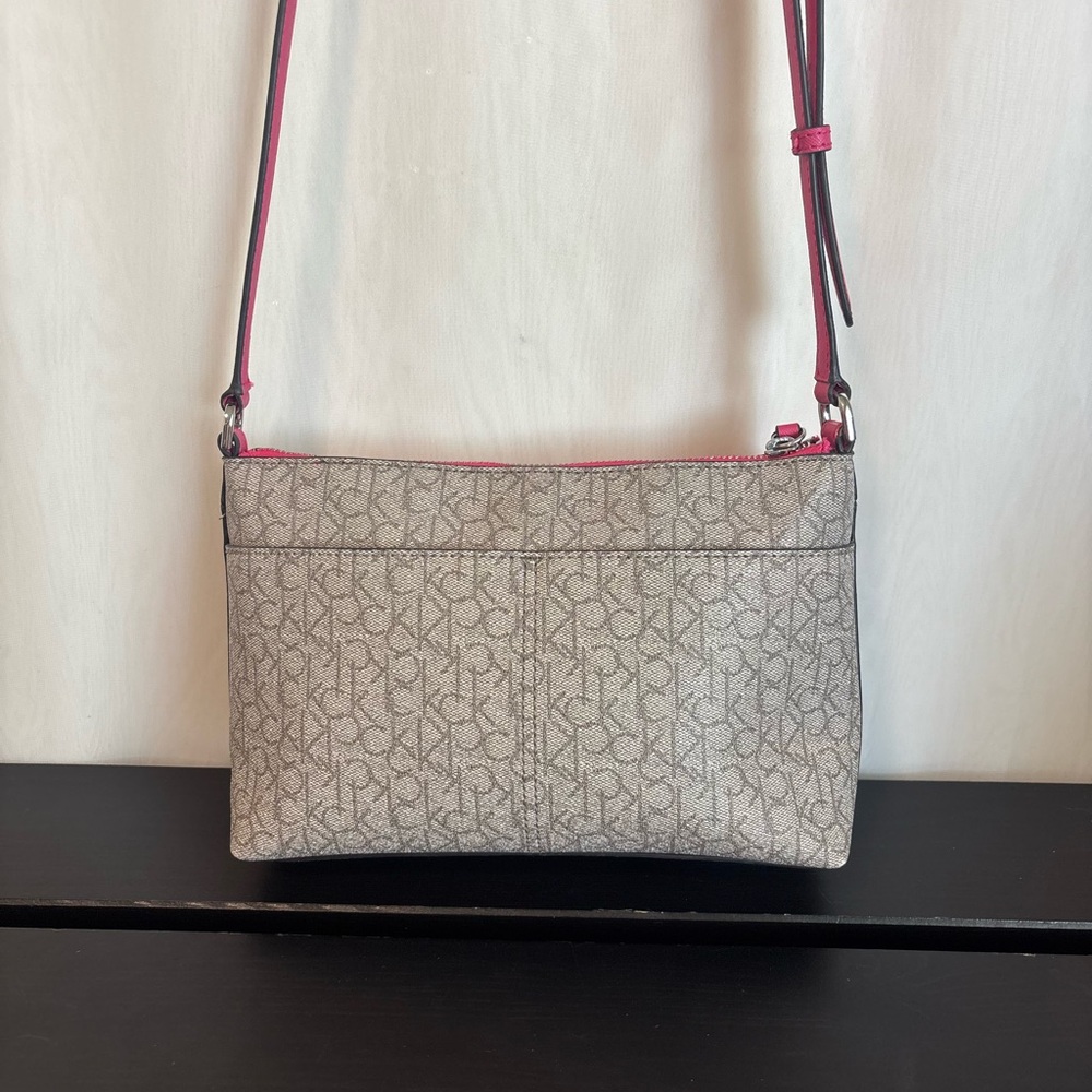 CALVIN KLEIN  Pink and Tan Crossbody Bag with Elegant Design - Picture 13 of 15